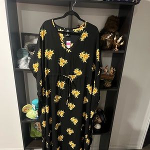 XL Agnes and Dora Long Woven Kaftan. Yellow Floral Pattern